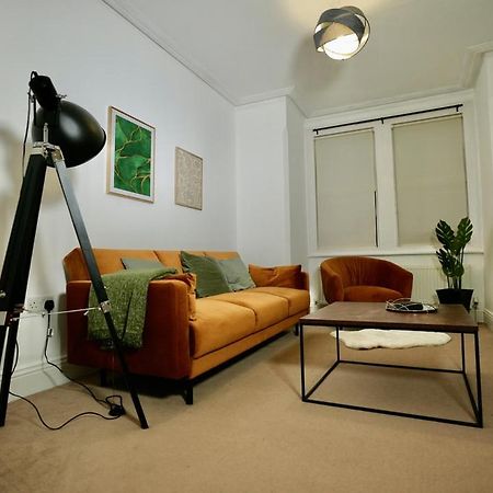 Spacious Two-Bedrooms House, Private Parking, Contractors, Relocators Oxford Ngoại thất bức ảnh