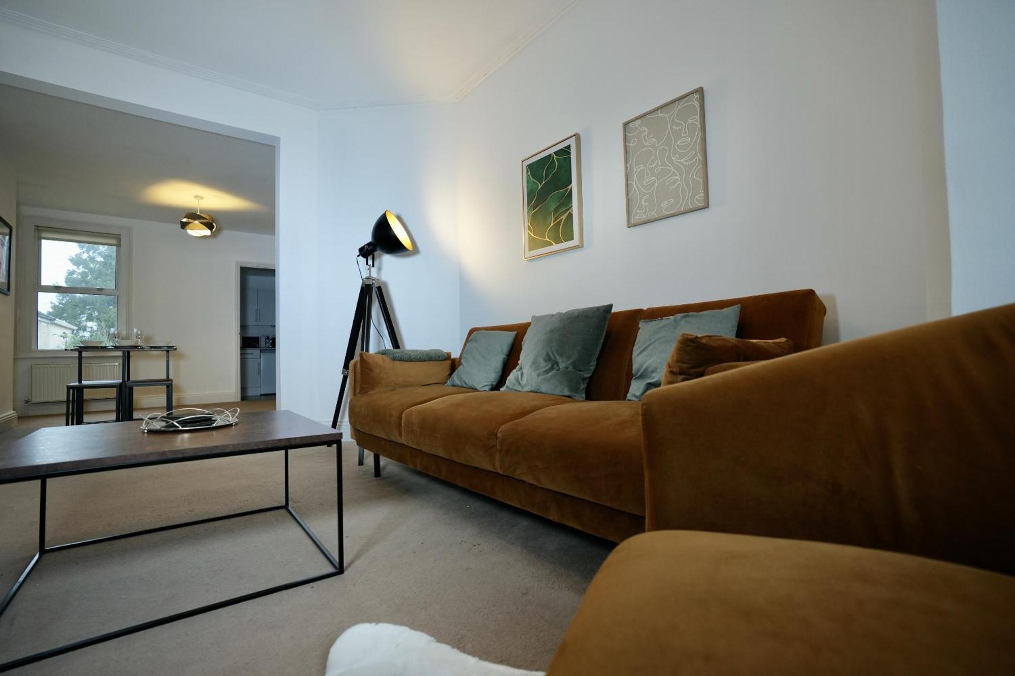 Spacious Two-Bedrooms House, Private Parking, Contractors, Relocators Oxford Ngoại thất bức ảnh