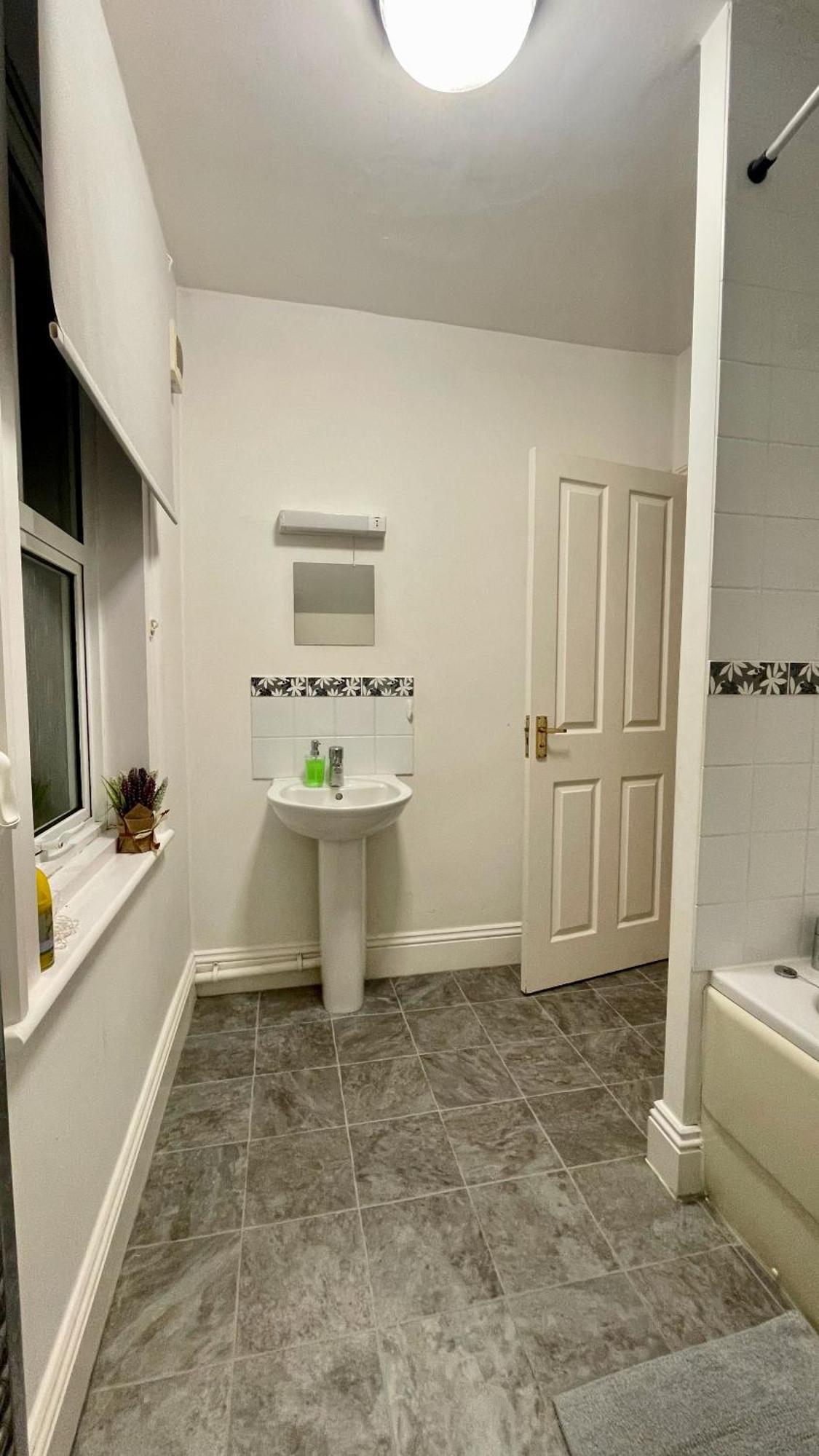 Spacious Two-Bedrooms House, Private Parking, Contractors, Relocators Oxford Ngoại thất bức ảnh