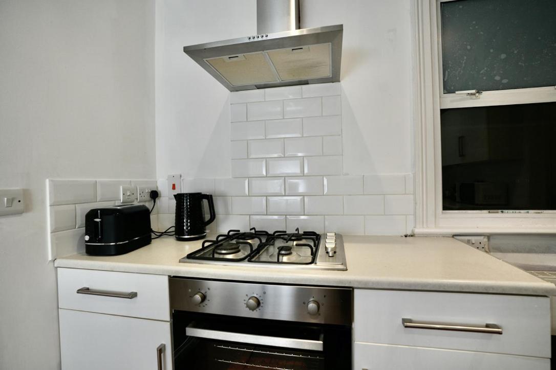 Spacious Two-Bedrooms House, Private Parking, Contractors, Relocators Oxford Ngoại thất bức ảnh